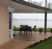 1 'The Clippers' 131 Soldiers Point Road - fabulous waterfront unit - Accommodation Batemans Bay