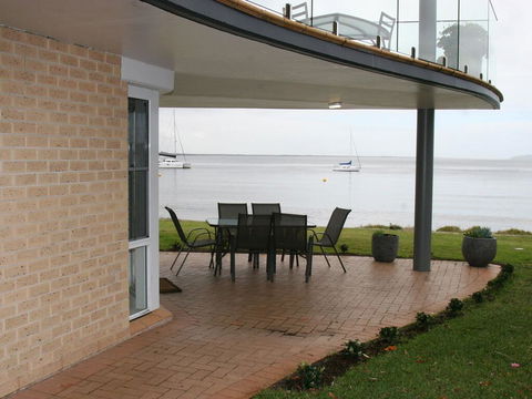 1 'The Clippers' 131 Soldiers Point Road - Fabulous Waterfront Unit - Accommodation Batemans Bay 0