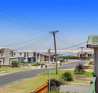 1/32 Ocean Avenue - three bedrooms three bathrooms air con boat parking  water views - Accommodation Batemans Bay