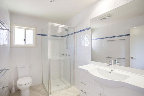 11 Riley St - Stylishly Modern - Accommodation Batemans Bay 2
