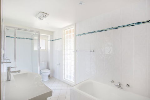 11 Riley St - Stylishly Modern - Accommodation Batemans Bay 1