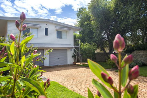 11 Riley St - Stylishly Modern - Accommodation Batemans Bay 0