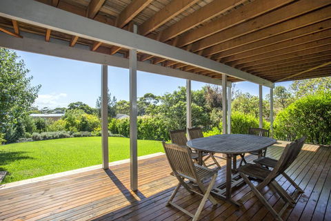 11 Riley St - Stylishly Modern - Accommodation Batemans Bay 3