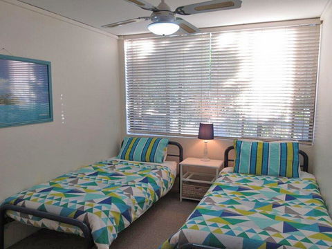 13 'Harbourside', 3-7 Soldiers Point Road - Fantastic Waterfront Unit - Accommodation Batemans Bay 3