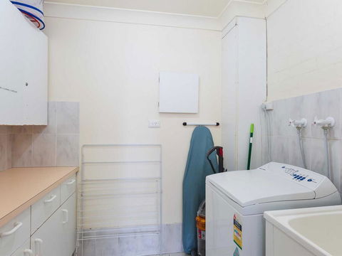 16 'The Moorings' 4 Cromarty Road - Waterfront Property With Pool & Air Conditioning - Accommodation Batemans Bay 2