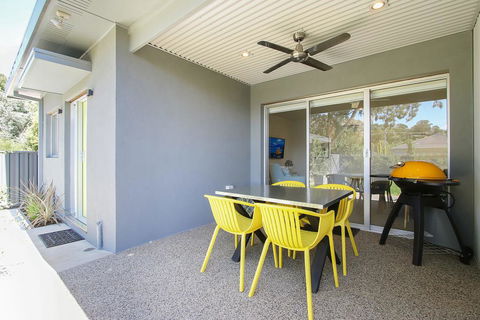 18 On Rayner - Swish Apartment Myrtleford - Accommodation Batemans Bay 3