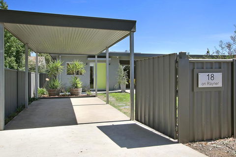 18 On Rayner - Swish Apartment Myrtleford - Accommodation Batemans Bay 2