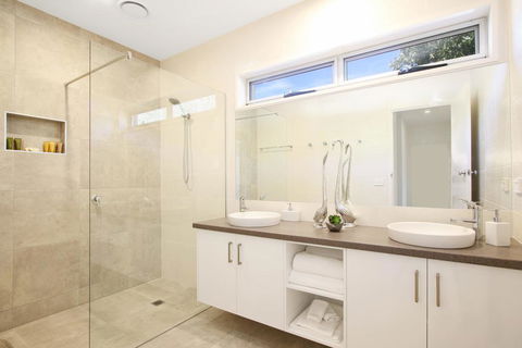 18 On Rayner - Swish Apartment Myrtleford - Accommodation Batemans Bay 0