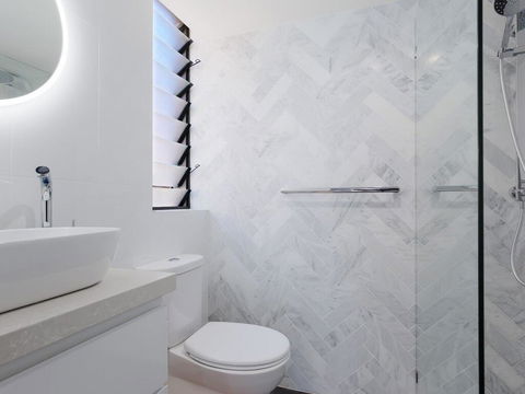 2 'Lanimer' 14 Mitchell Street - Beautiful Waterfront Property With Spectacular Views - Accommodation Batemans Bay 3