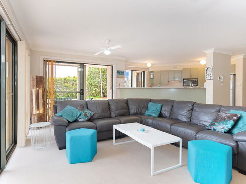 2 'Peninsula Waters' - Three Bedroom Unit With Spacious Private Courtyard & WIFI - Accommodation Batemans Bay 1