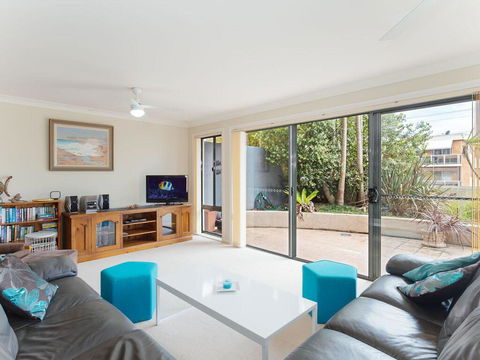 2 'Peninsula Waters' - Three Bedroom Unit With Spacious Private Courtyard & WIFI - Accommodation Batemans Bay 3