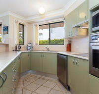 2 'Peninsula Waters' - three bedroom unit with spacious private courtyard  WIFI - Accommodation Batemans Bay