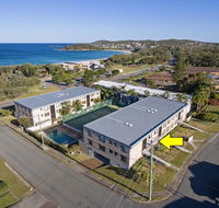 2 'The Dunes' 38 Marine Drive - pool tennis court and so close to the beach - Accommodation Batemans Bay