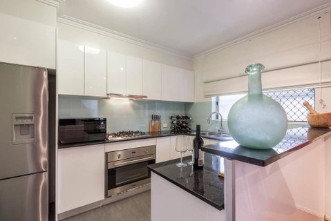2 Bedroom With Parking & AC Close To Beach & City - Accommodation Batemans Bay 3
