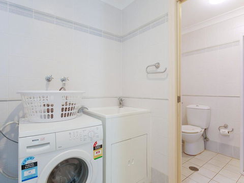 2/141A Soldiers Point Road - Large Waterfront Duplex Across From The Bowling Club - Accommodation Batemans Bay 3