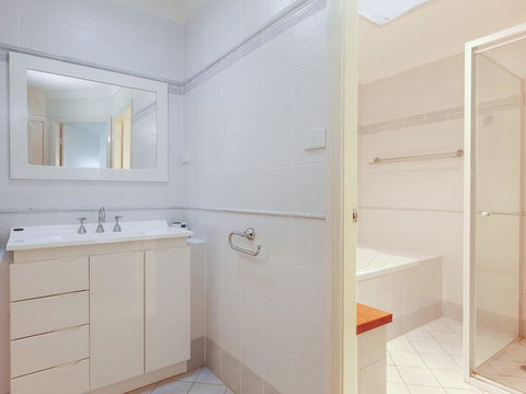 2/141A Soldiers Point Road - Large Waterfront Duplex Across From The Bowling Club - Accommodation Batemans Bay 1