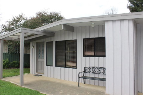 20 Toorak Rd, Bright - Accommodation Batemans Bay 1