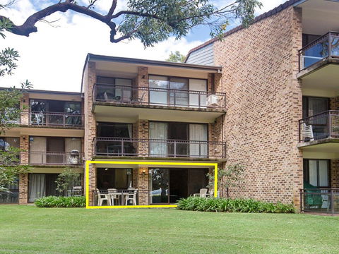 23 'Bay Parklands', 2 Gowrie Avenue - Little Beach, Air Con, Pool & Tennis Court - Accommodation Batemans Bay 1