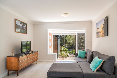 235 Mitchell Parade, Mollymook - Accommodation Batemans Bay 0