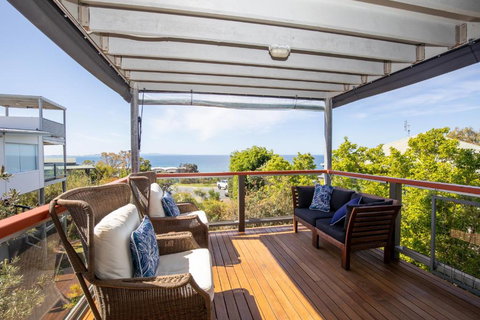 BEST OCEAN VIEWS ON STRADDIE + SUNSET DECK - Accommodation Batemans Bay 1