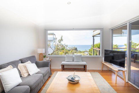 BEST OCEAN VIEWS ON STRADDIE + SUNSET DECK - Accommodation Batemans Bay 2