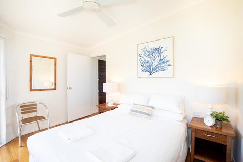 BEST OCEAN VIEWS ON STRADDIE + SUNSET DECK - Accommodation Batemans Bay 3