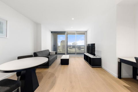 Central 2 Bedroom Apartment Melbourne With Parking - Accommodation Batemans Bay 4