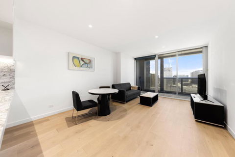 Central 2 Bedroom Apartment Melbourne With Parking - Accommodation Batemans Bay 3