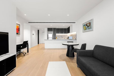 Central 2 Bedroom Apartment Melbourne With Parking - Accommodation Batemans Bay 1