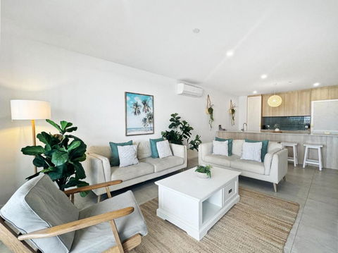 Deluxe 3-Bed Unit With Views - Accommodation Batemans Bay 1