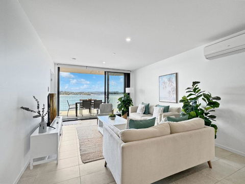Deluxe 3-Bed Unit With Views - Accommodation Batemans Bay 0