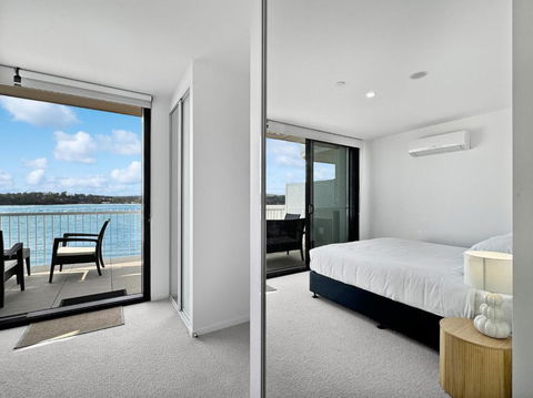 Deluxe 3-Bed Unit With Views - Accommodation Batemans Bay 4