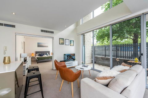 3 BDR Stylish City Retreat // Close To All And Everything In Canberra - Accommodation Batemans Bay 2