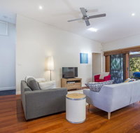 33 Bangalow - Narrawallee's Beautiful Bungalow - Accommodation Batemans Bay