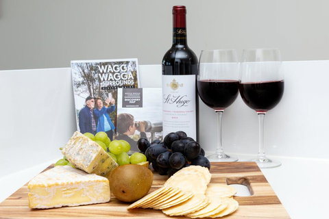 4 Bedroom Inner City Townhouse - SLEEPS 9 !! - Accommodation Batemans Bay 2