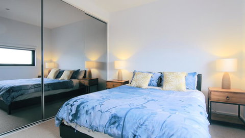 4 Free Paking 4Bed3Bath Deluxe Townhouse - Accommodation Batemans Bay 2