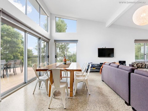 4 King Or 8 Single Beds WiFi, Netflix, Pet Friendly - Accommodation Batemans Bay 3