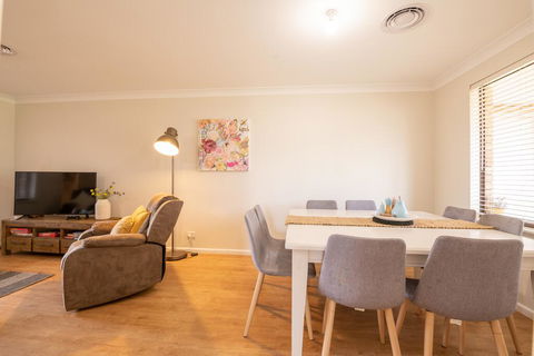 42 Rosemary Lane - Central Orange - Spacious Family Home - Quiet Lane - Accommodation Batemans Bay 3