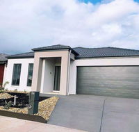 4Bed 2Bath Cozy Guesthouse in Tarneit - Accommodation Batemans Bay