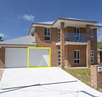5 Bent Street - huge house with Foxtel  Aircon - Accommodation Batemans Bay