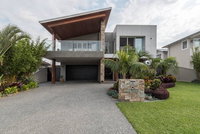 5 Liamina Avenue Apartment