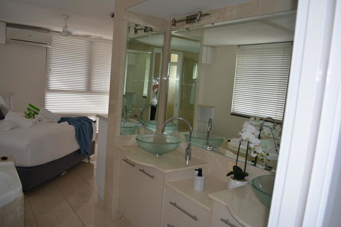 5,  Apartment On The Esplanade - Accommodation Batemans Bay 3