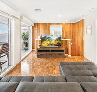 6-bed Oceanfront House with Jacuzzi Games Parking - Accommodation Batemans Bay