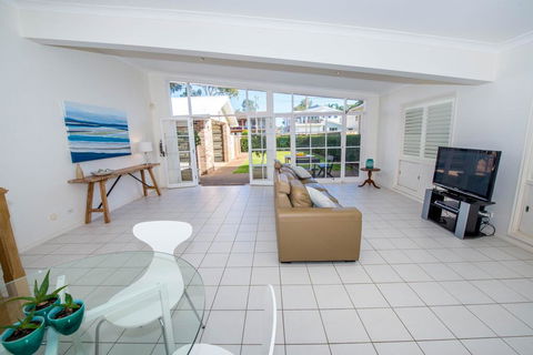 A Foreshore - Salamander Bay - Accommodation Batemans Bay 3