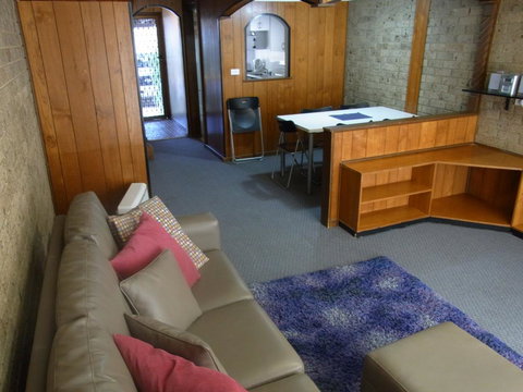 A Furnished Townhouse In Goulburn - Accommodation Batemans Bay 2