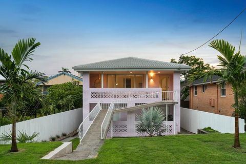 A PERFECT STAY - Sunset Beach - Surfside - Accommodation Batemans Bay 1