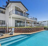 Above and Beyond - Beautiful Home with Pool - Accommodation Batemans Bay