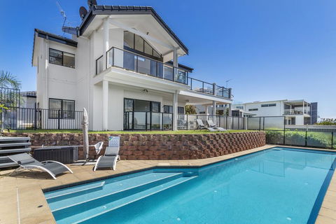 Above And Beyond - Beautiful Home With Pool - Accommodation Batemans Bay 0