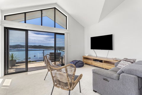 Above And Beyond - Beautiful Home With Pool - Accommodation Batemans Bay 1