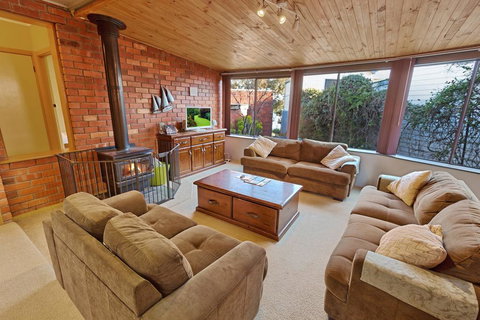 Above Sunset - 100m From The Paynesville Lakes - Accommodation Batemans Bay 2